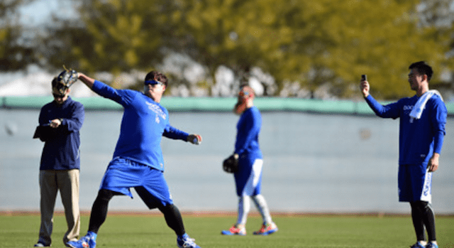 Dodgers News: Hyun-jin Ryu Throws Off Mound At Camelback Ranch