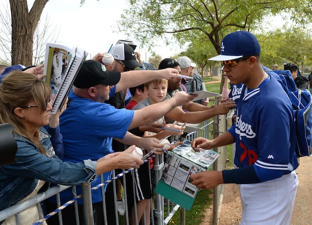 Dodgers News Dave Roberts Excited To See Prospects In Clubhouse During Spring Training Dodger Blue