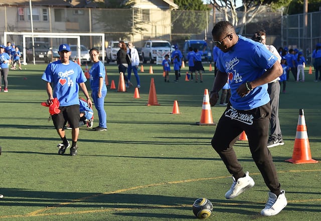 Dodgers Video: Yasiel Puig Plays Soccer With Children