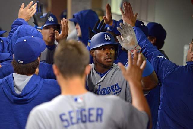 Yasiel-puig-corey-seager-dodgers-dugout