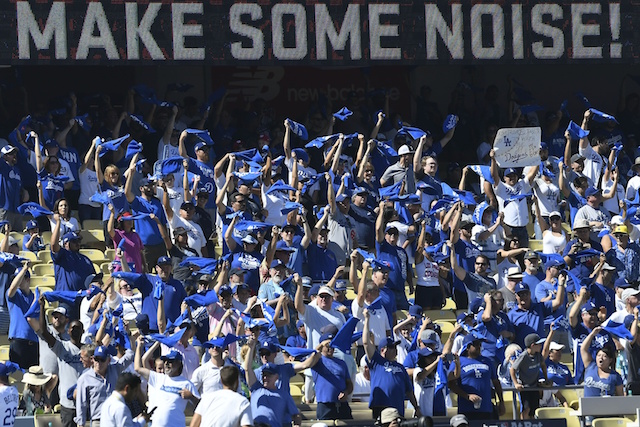 Dodger-stadium-fans-1