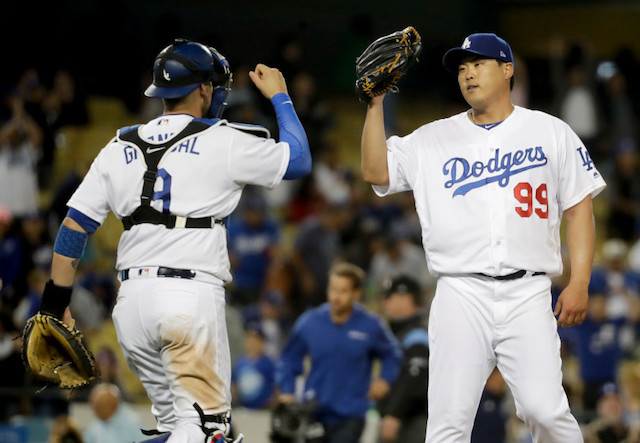 Yasmani-grandal-hyun-jin-ryu-1