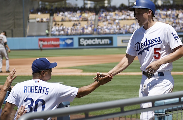 Dave-roberts-corey-seager-1