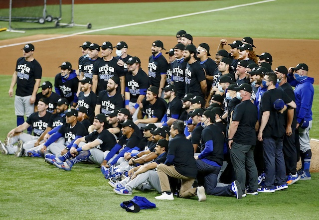 Dodgers win, team photo, 2020 NLDS