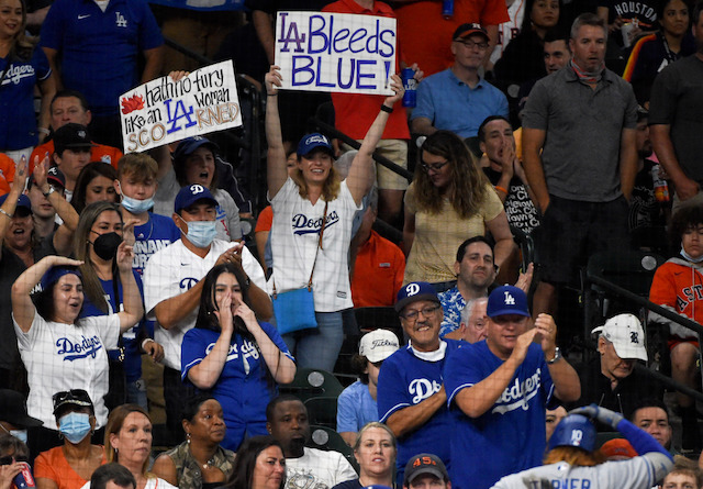 Dodgers fans, Astros signs