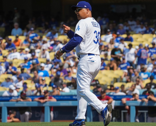 Dave Roberts, pitching change