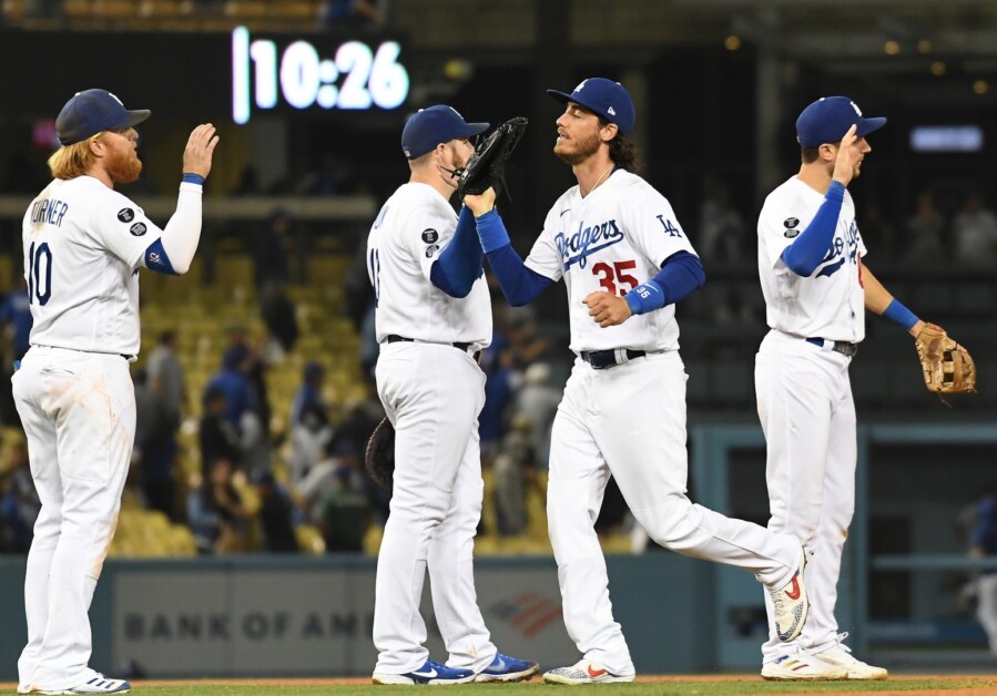 Cody Bellinger, Max Muncy, Justin Turner, Trea Turner, Dodgers win