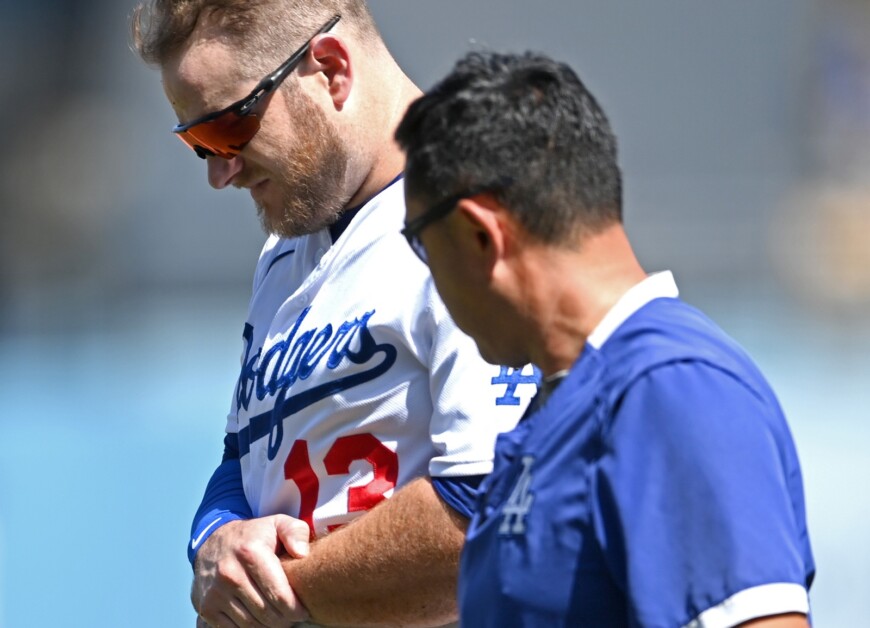 Max Muncy, Dodgers trainer Yosuke "Possum" Nakajima