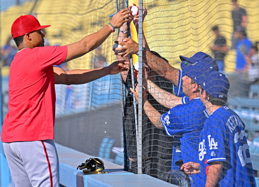 Juan Soto, Dodgers fans, autographs