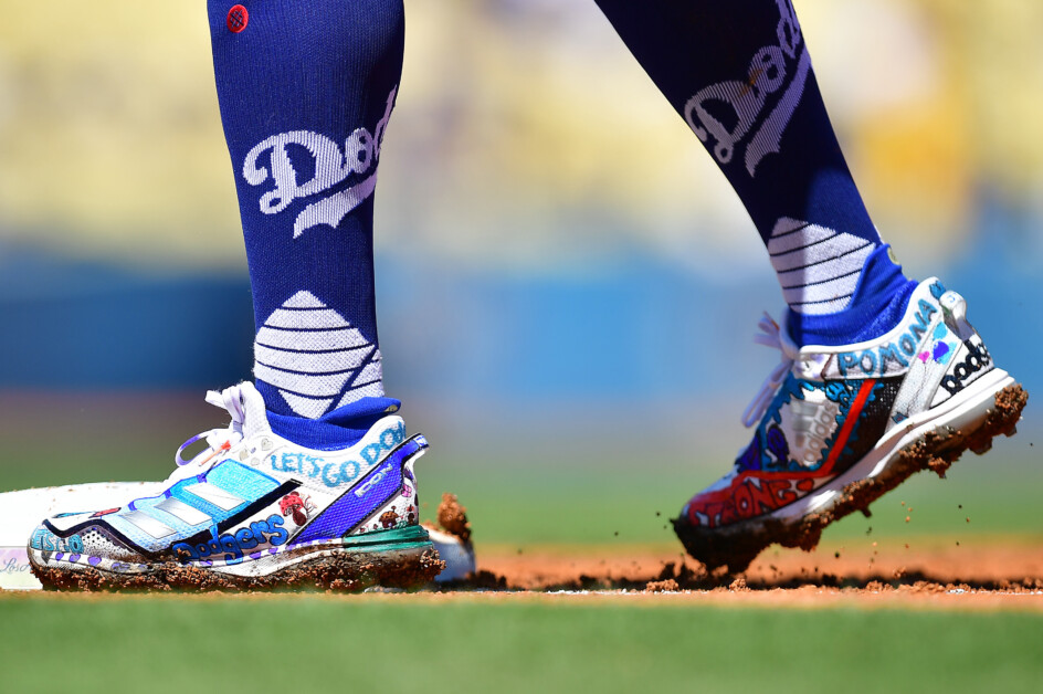 Justin Turner, Adidas cleats, Stance socks, Childhood Cancer Awareness month