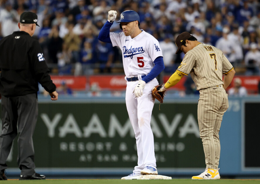 Freddie Freeman, head-tap celebration, 2022 NLDS