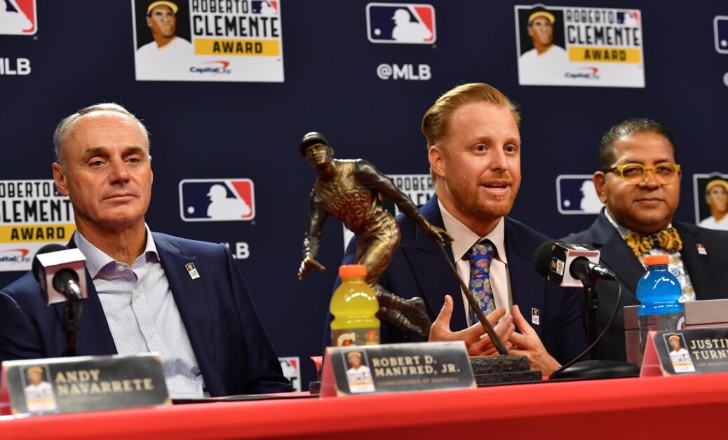 Luis Clemente, Rob Manfred, Justin Turner, 2022 Roberto Clemente Award, Dodgers