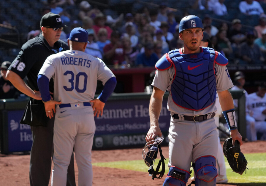 Austin Barnes, Dave Roberts