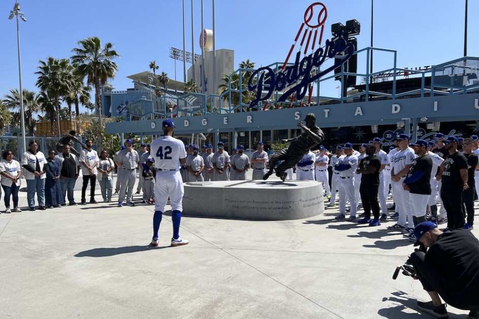 Jason Heyward, Dodgers, Cubs, Jackie Robinson Day, Jackie Robinson statue