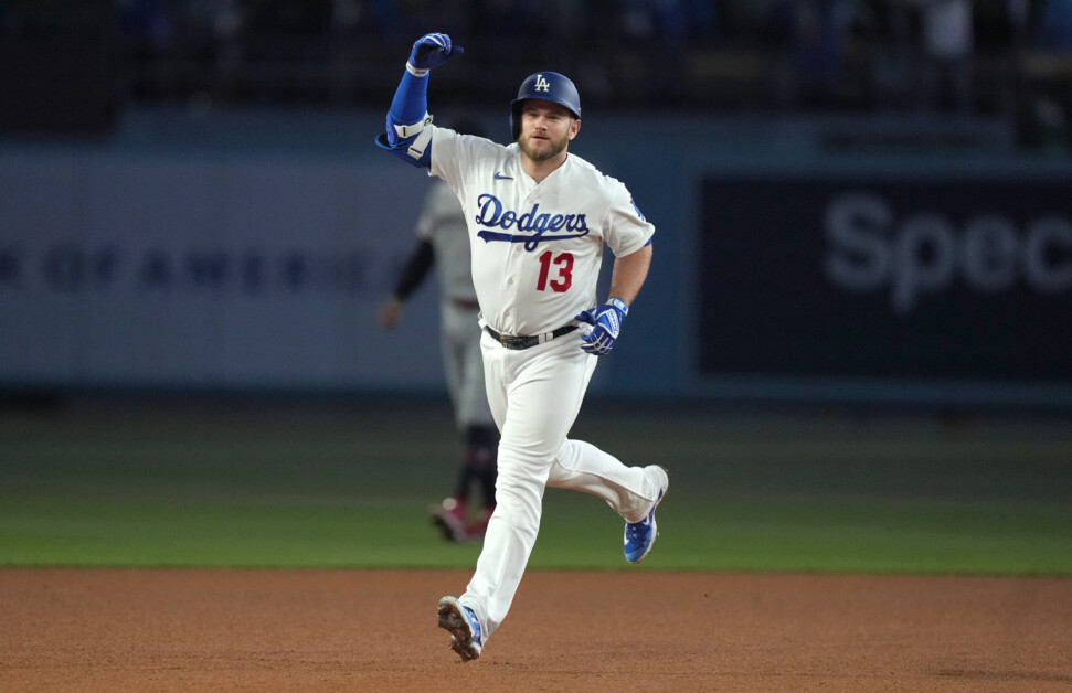 Max Muncy, arm train celebration