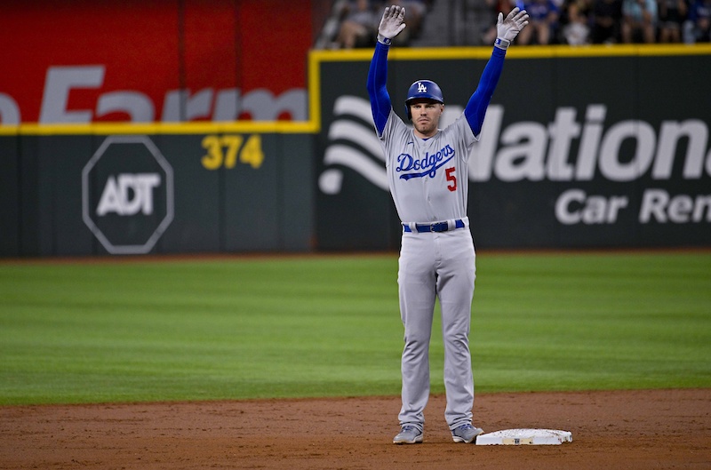 Freddie Freeman dancing