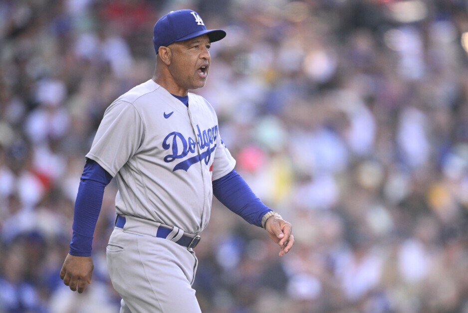 Dave Roberts, pitching change