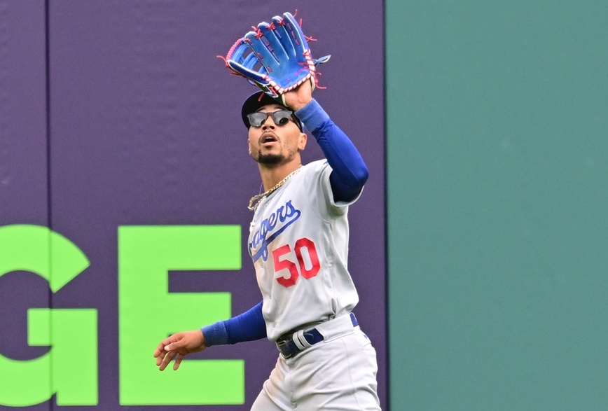 Dodgers moving Mookie Betts off shortstop position