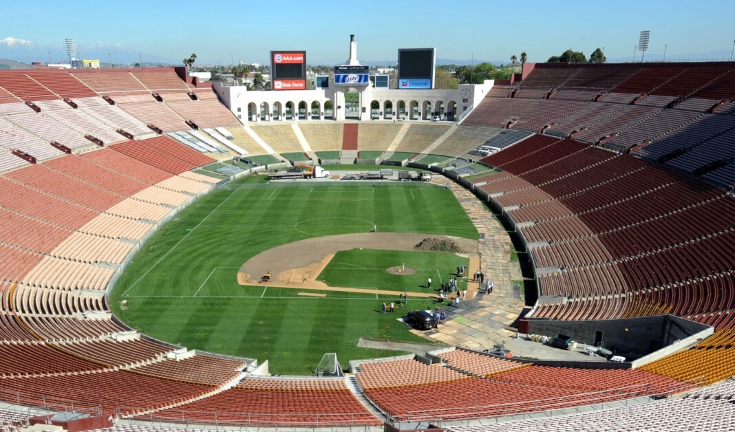 Dodgers, Los Angeles Memorial Coliseum