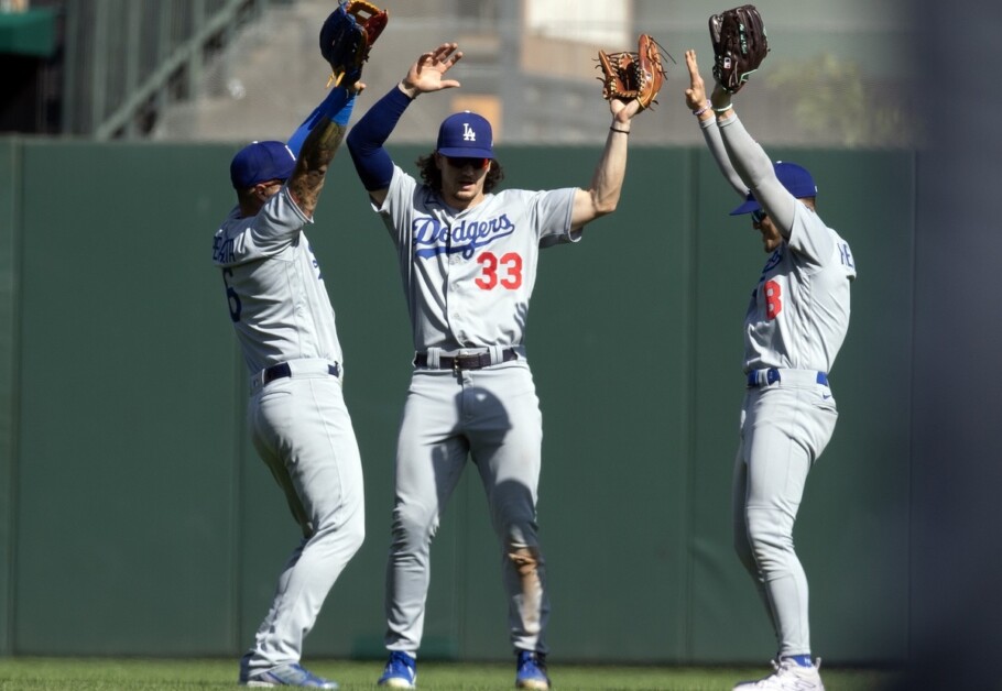 Kiké Hernández, David Peralta, James Outman, Dodgers win, Freddie Freeman dance