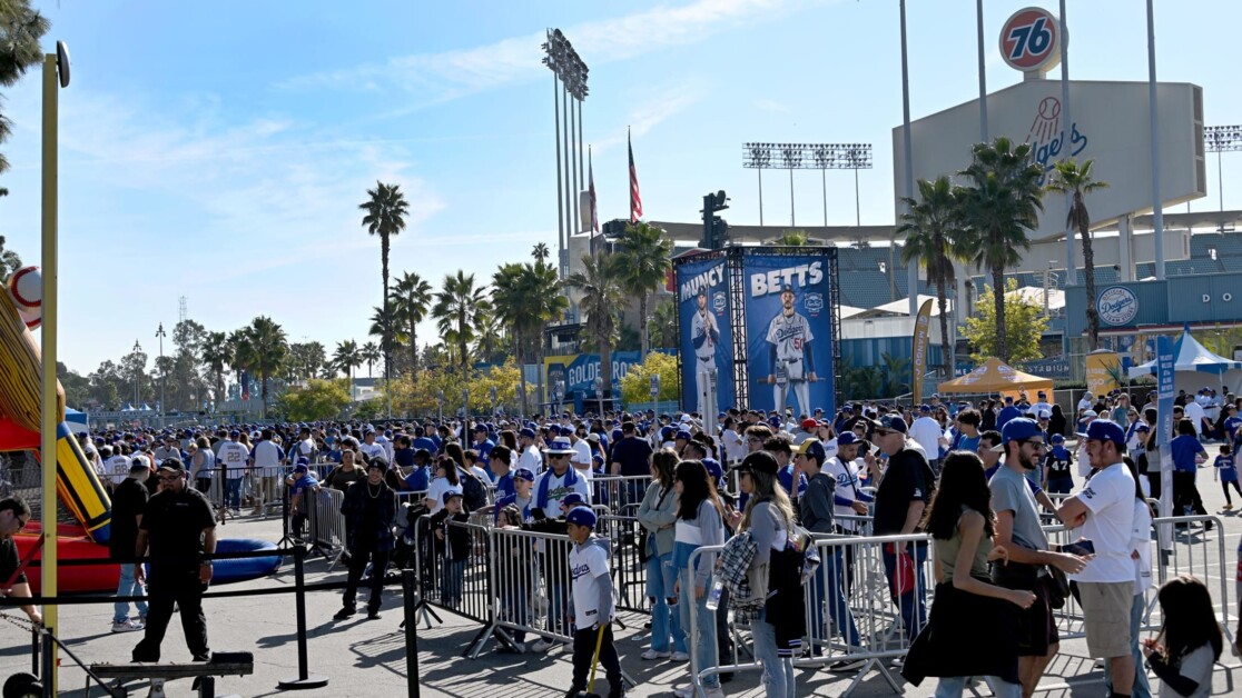 Dodgers fans, DodgerFest, Dodgers FanFest