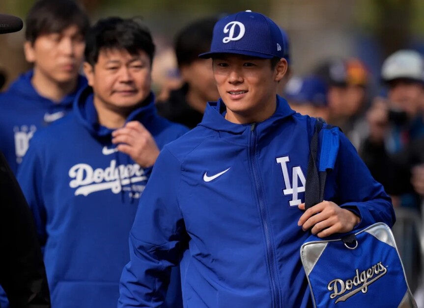 Yoshinobu Yamamoto, interpreter Yoshihiro Sonoda, Dodgers workout, 2024 Spring Training