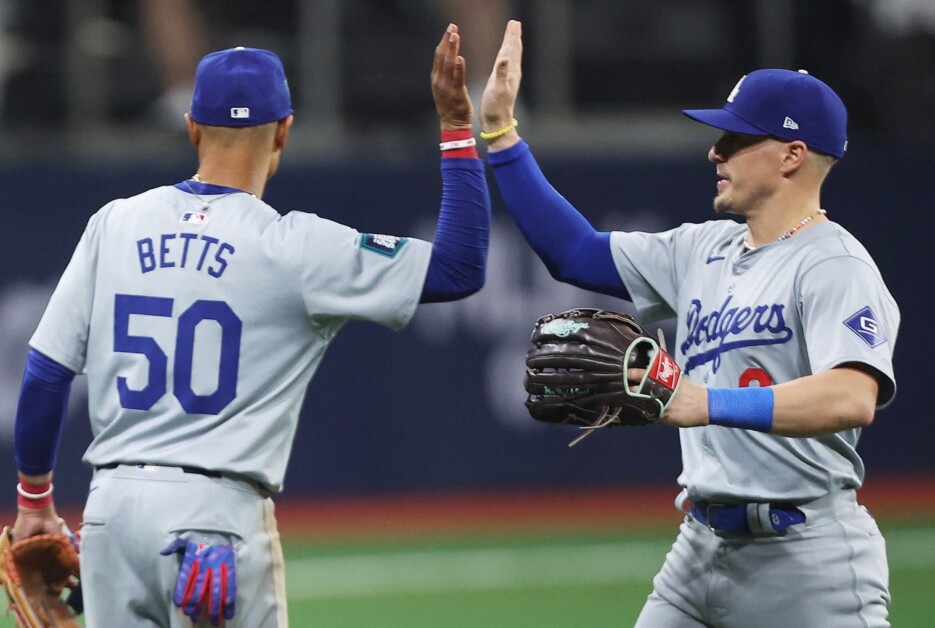 Mookie Betts, Kiké Hernández, Dodgers win, Seoul Series