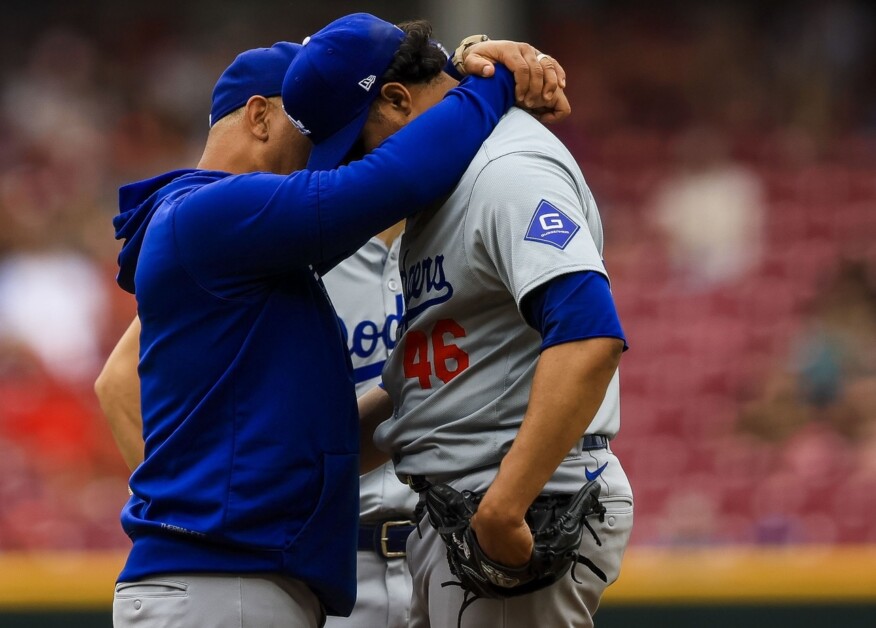 Dave Roberts, Yoan Ramírez