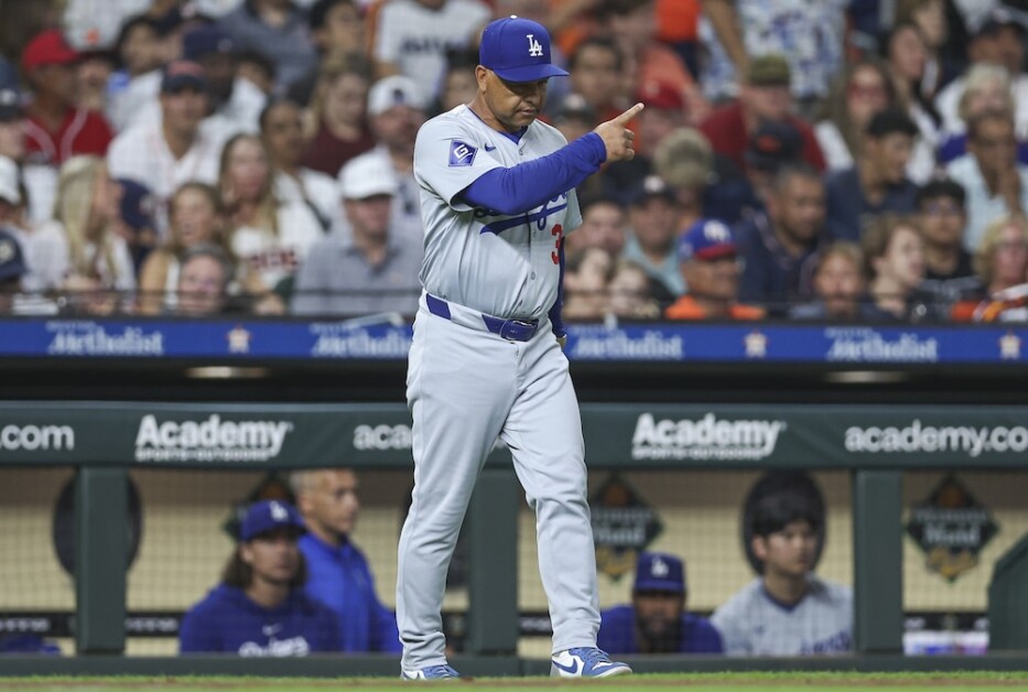 Dave Roberts, pitching change