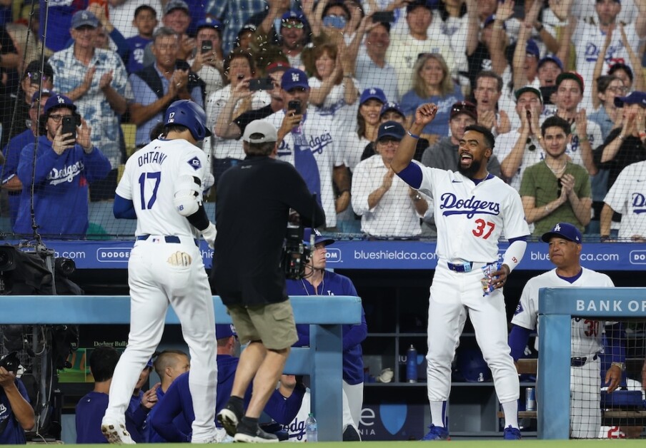 Shohei Ohtani, Teoscar Hernández, Dave Roberts, sunflower seeds celebration