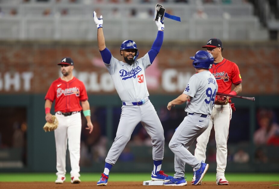 Teoscar Hernández, Dodgers celebration, Dodgers bat boy Javier Herrera