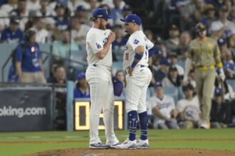 Michael Kopech, Miguel Rojas, mound visit, 2024 NLDS
