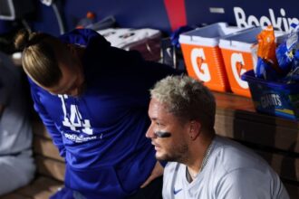 Miguel Rojas, Dodgers trainer Thomas Albert, 2024 NLDS