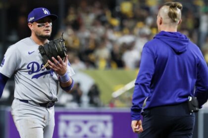 Miguel Rojas, Dodgers trainer Thomas Albert, 2024 NLDS