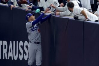 Mookie Betts, Yankees fans, fan interference, 2024 World Series