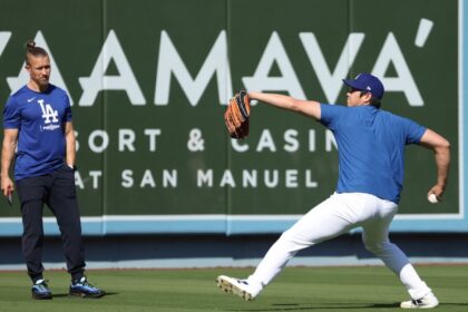 Shohei Ohtani, Dodgers trainer Thomas Albert, 2024 NLDS