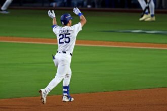 Tommy Edman, Dodgers celebration, 2024 NLCS