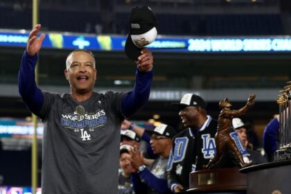 Dave Roberts, Magic Johnson Dodgers win, 2024 World Series MVP trophy