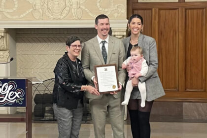 Lexington Mayor Linda Gorton, Walker Buehler, McKenzie Buehler, Finley Buehler