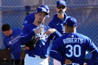 Blake Snell, Dave Roberts, Mark Prior, Dodgers workout, 2025 Dodgers Spring Training