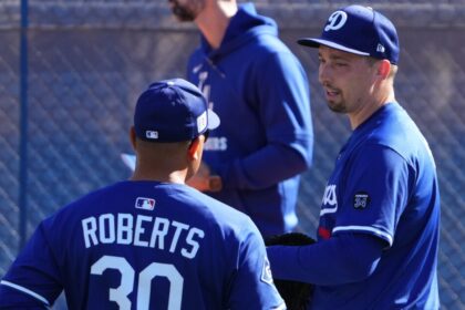 Blake Snell, Dave Roberts, Dodgers workout, 2025 Dodgers Spring Training