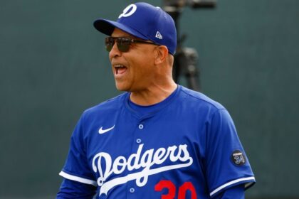 Dave Roberts, Dodgers workout, 2025 Dodgers Spring Training