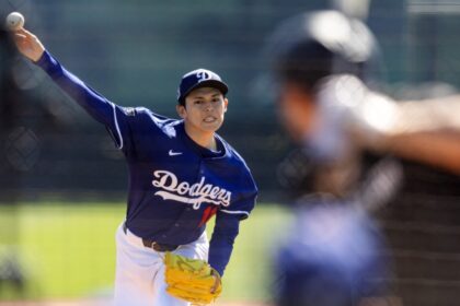 Roki Sasaki, Dodgers workout, 2025 Spring Training