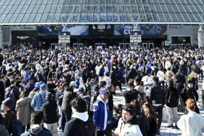 Dodgers fans, Cubs fans, Tokyo Dome entrance, Tokyo Series