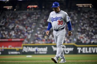Dave Roberts, mound visit, pitching change