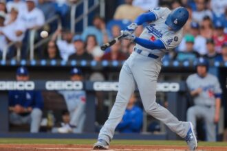 Freddie Freeman, Bob Geren, Dave Roberts, Dodgers bat boy