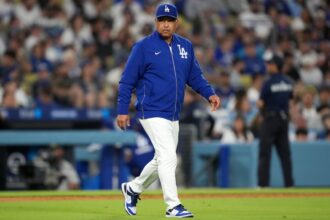 Dave Roberts, mound visit, pitching change
