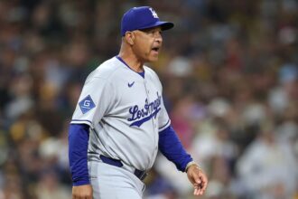 Dave Roberts, mound visit, pitching change