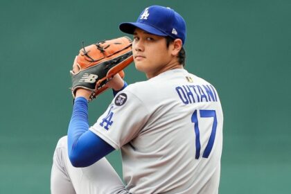 Shohei Ohtani, gold MLB logo