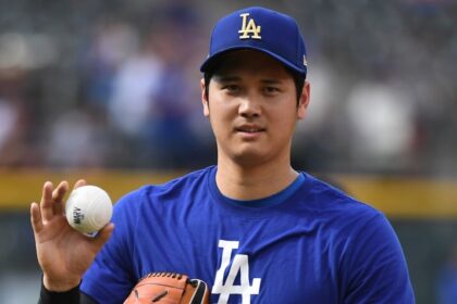Shohei Ohtani, Dodgers gold series hat